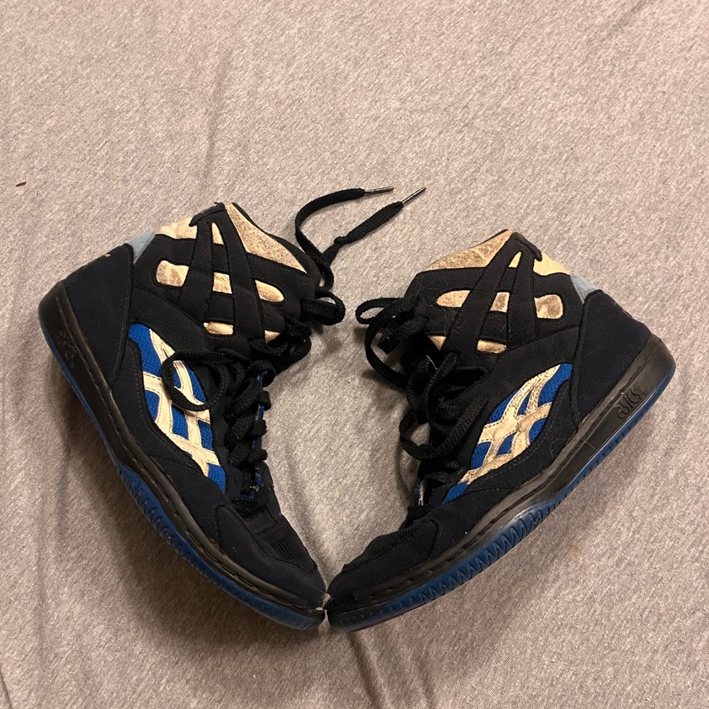 old asics wrestling shoes